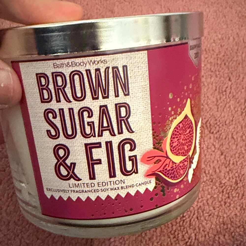 New Bath & Body Works Brown Sugar & Fig Candle - Pink and White